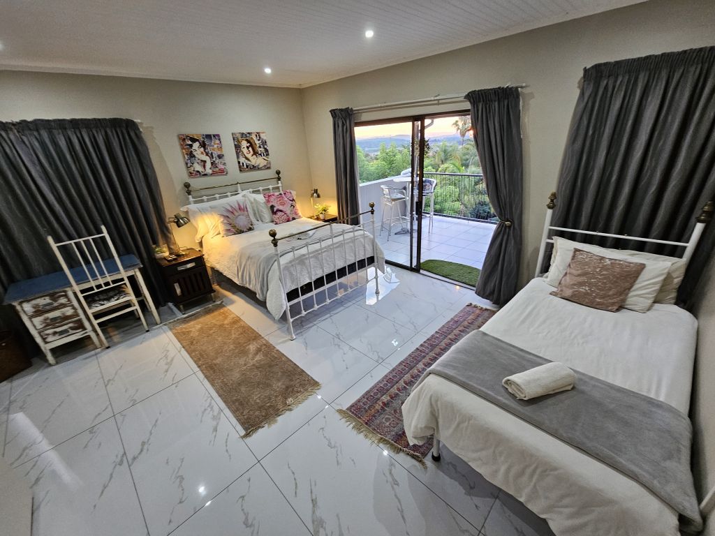 Sunset 1. Family Room. Queen and a single bed. Ensuite Bathroom